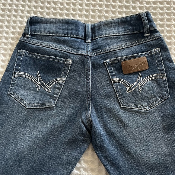 Wrangler Classic Denim Blue Straight Leg Jeans - Picture 5 of 5